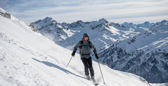 冬季滑雪登山怕冻？这款三合一冲锋衣给你温暖呵护